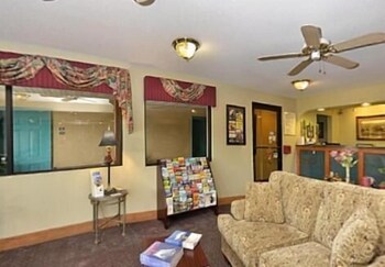 Super 8 by Wyndham Moss Point 2/25