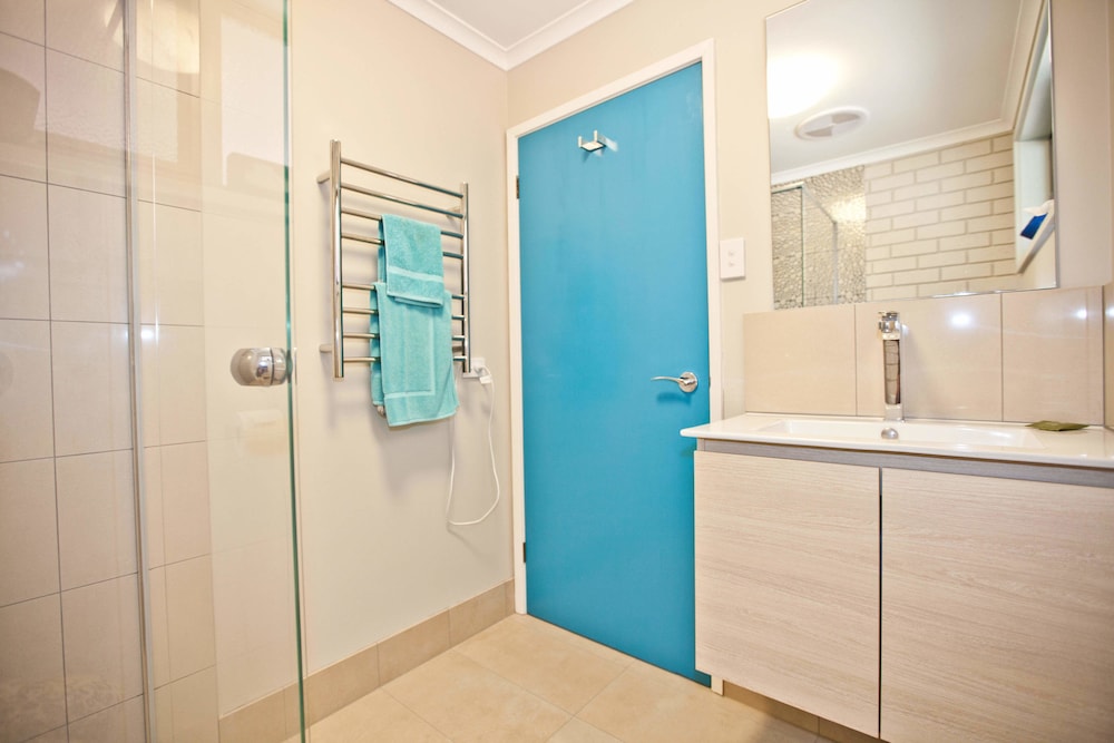 SOUTHERN OCEAN MOTOR INN 20/67