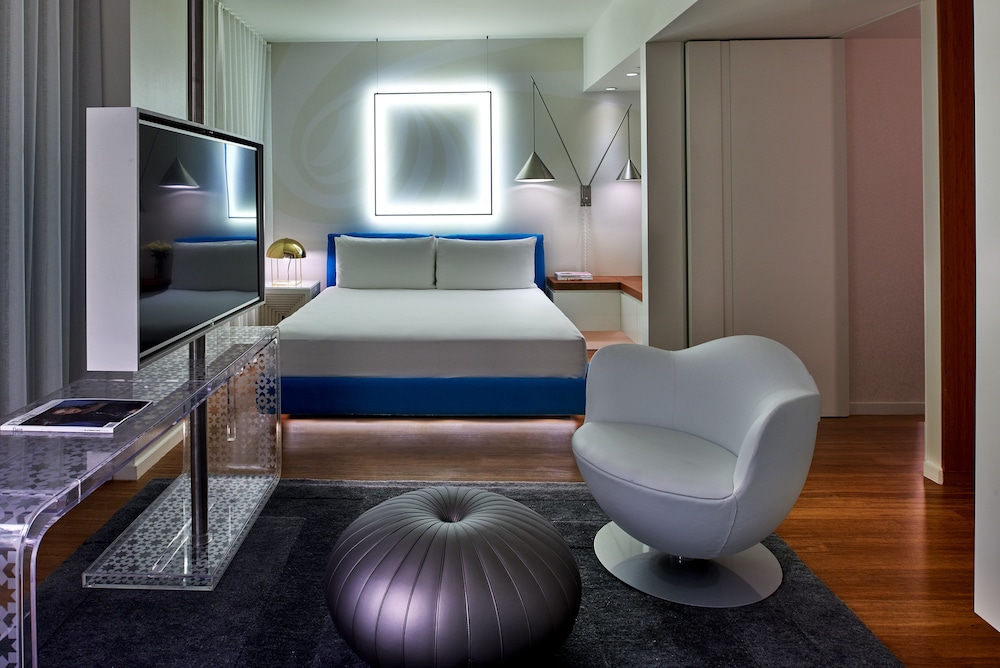 The Valorian Los Angeles, Curio Collection by Hilton 15/87