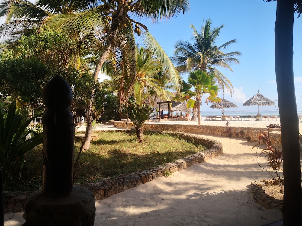 Mambo Ocean Resort 35/50