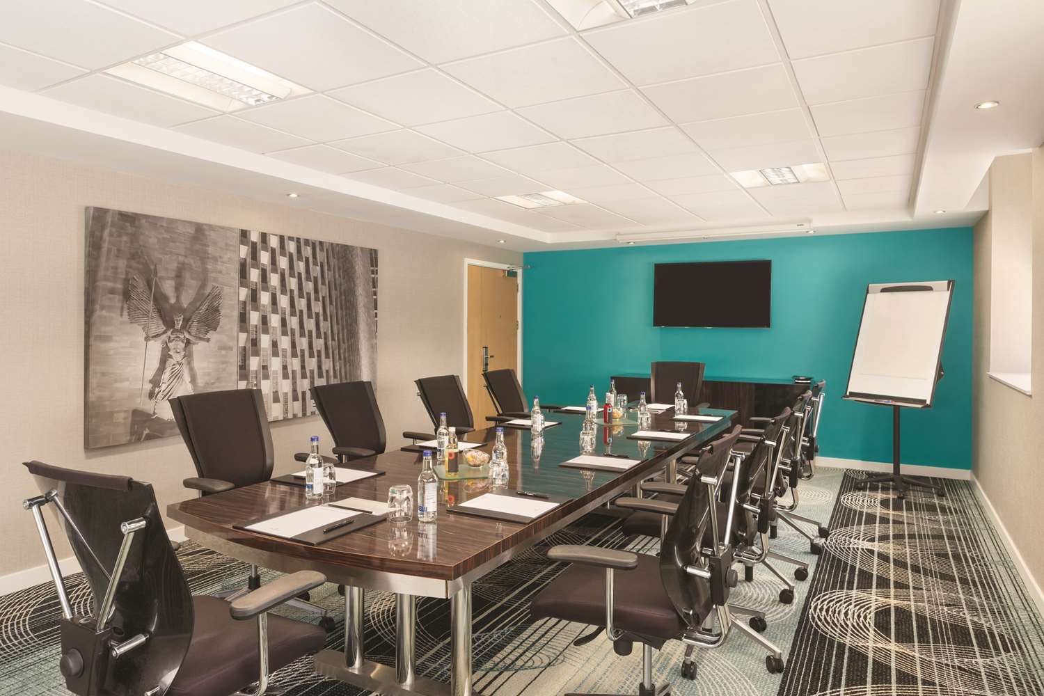 Ramada Hotel & Suites by Wyndham Coventry 31/38