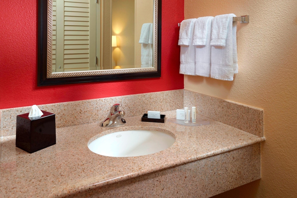 Courtyard By Marriott Columbus 12/71