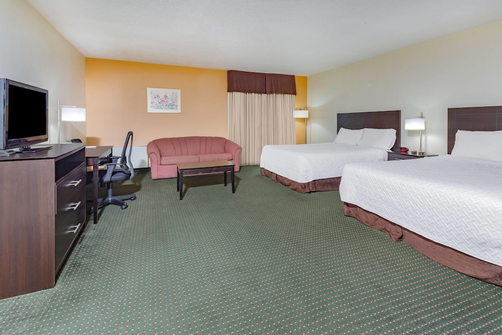 Superior, 2 Queen Beds, Sofa, Sun Deck