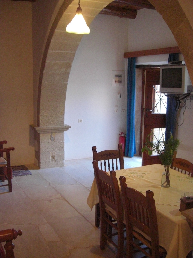 Patriko Traditional Residence 33/50