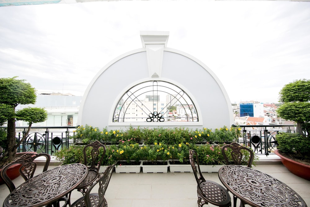 Le Saigon Hotel 49/56