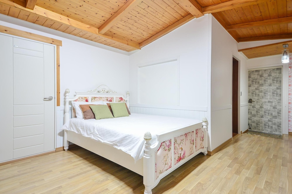 2 Bedrooms, Cao, Basic, 5 Futon Beds