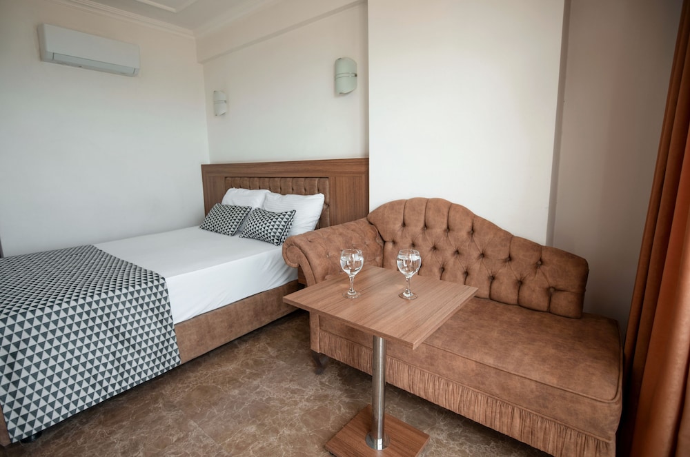 Kristal Beach Hotel 25/48