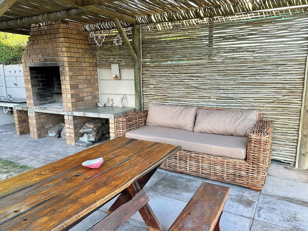 Sandra's Guest House 30/55