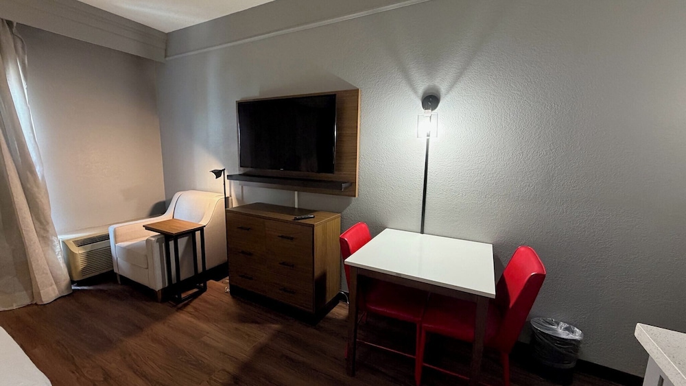 Hawthorn by Wyndham Dallas Love Field Airport 17/31