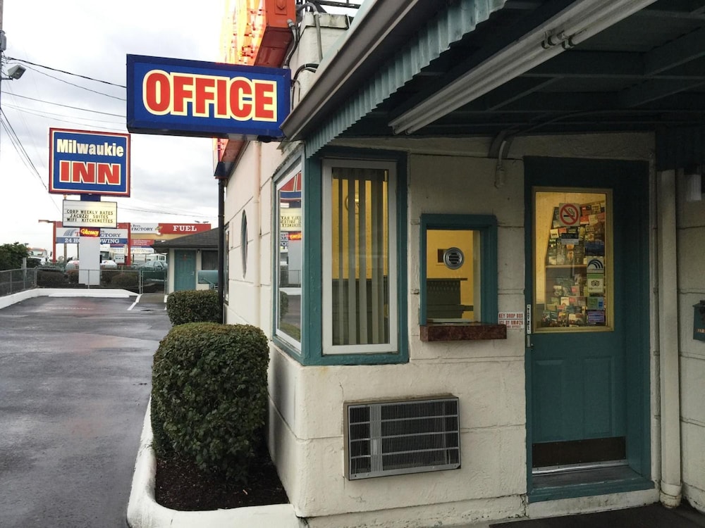 Milwaukie Inn Portland South 2/55
