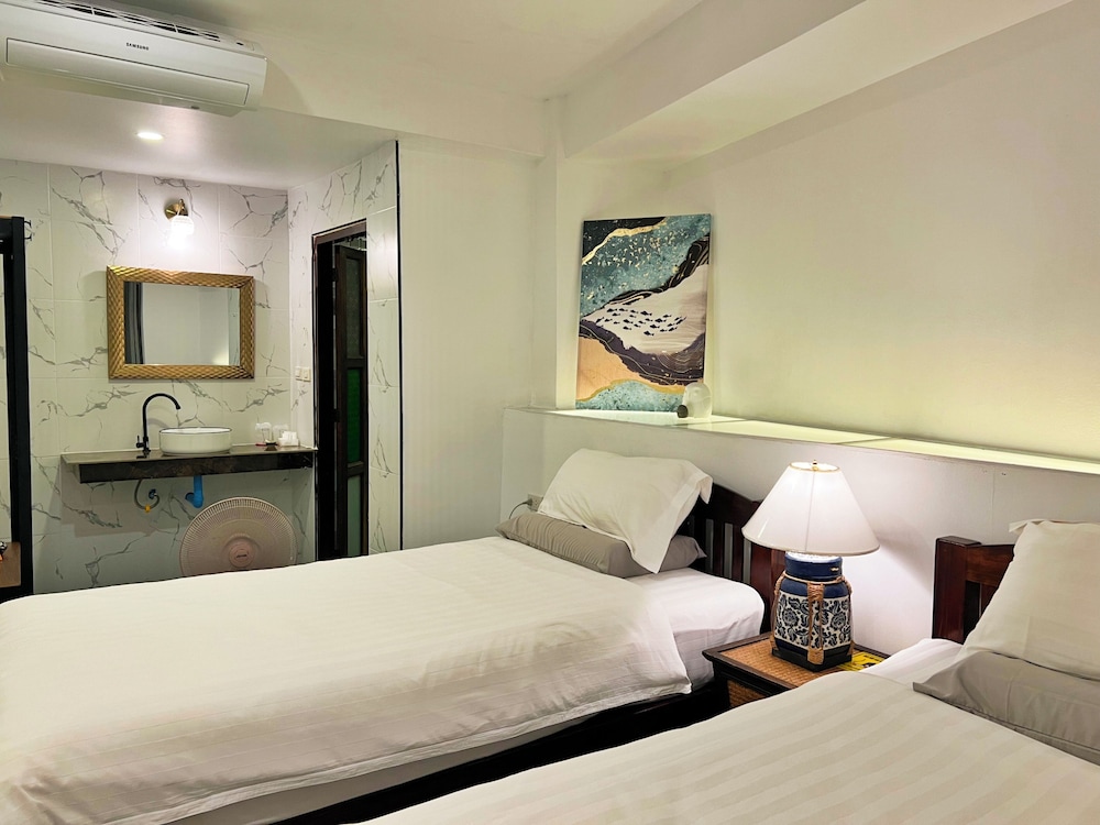 SUPERIOR, TWIN BEDS