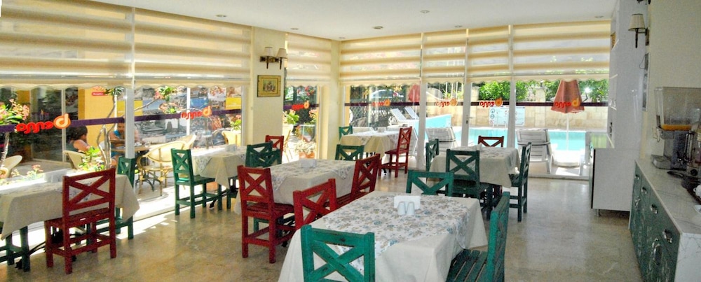 BENNA HOTEL 56/77