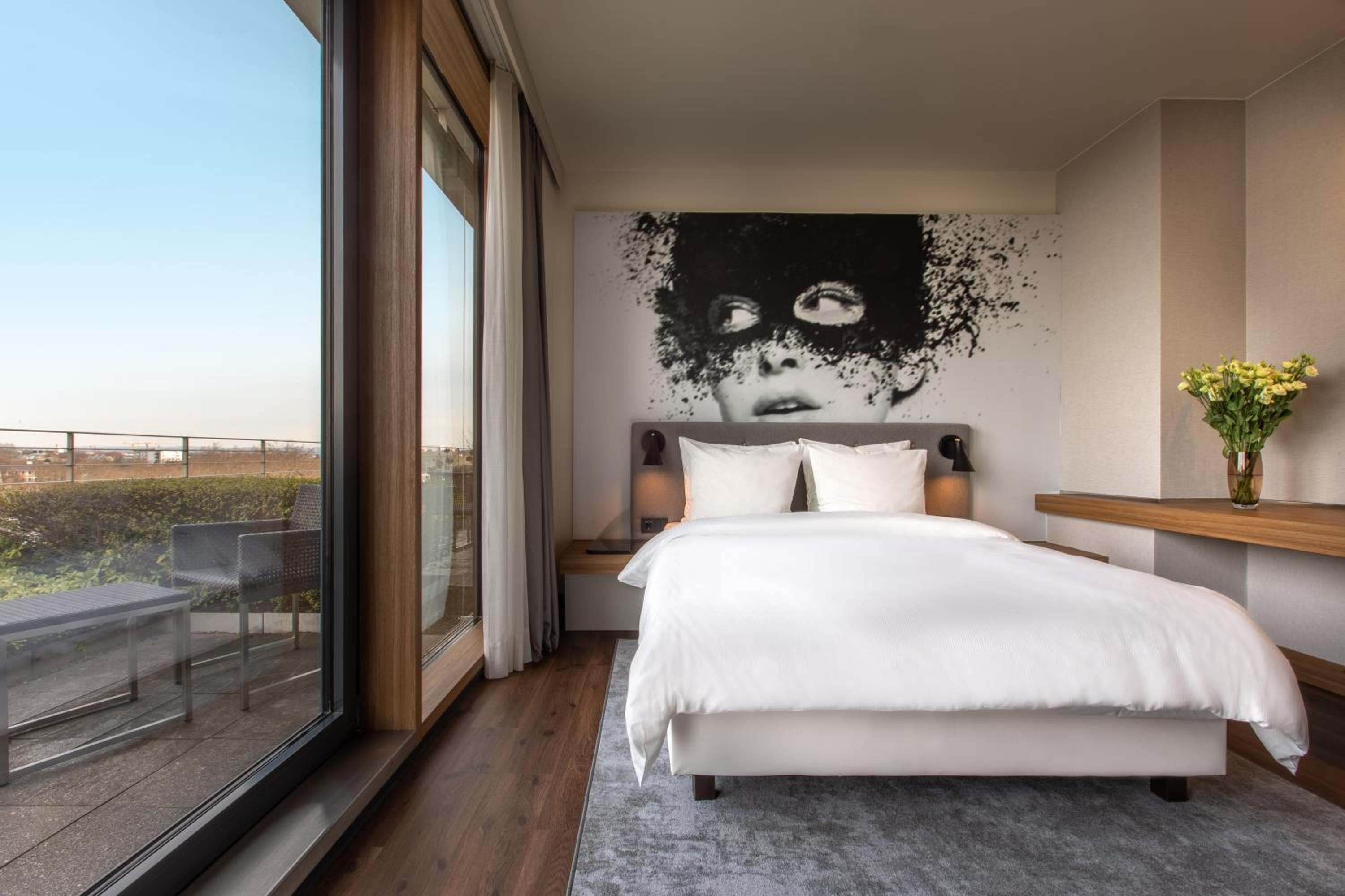 غرفة بريميوم بشرفة، Radisson Blu Hotel Cologne 2/10