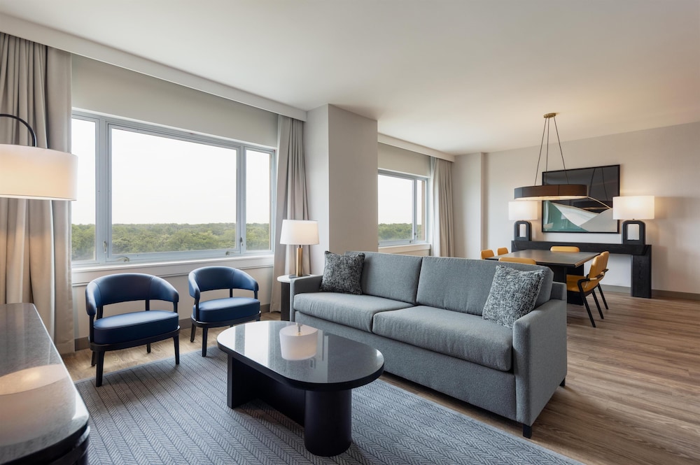 Hyatt Rosemont Near O Hare 40/64