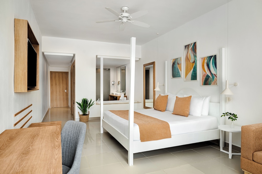Sun Club, Swim Out, Superior, King Bed, Ocean View