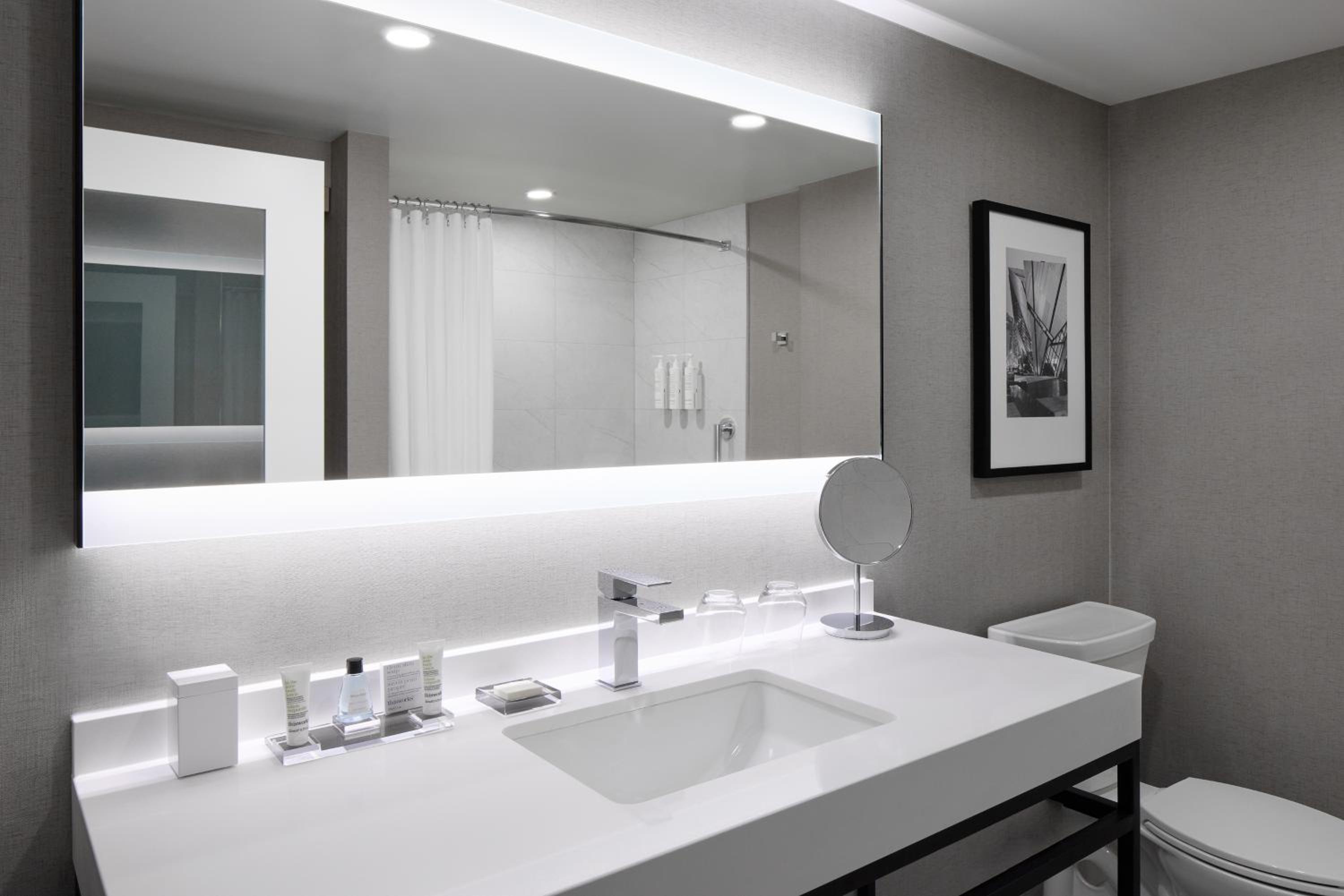 غرفة بسريرين كوين، Toronto Airport Marriott 15/17