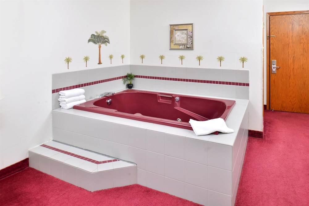 Sauk River Inn & Suites, a Travelodge by Wyndham 6/42