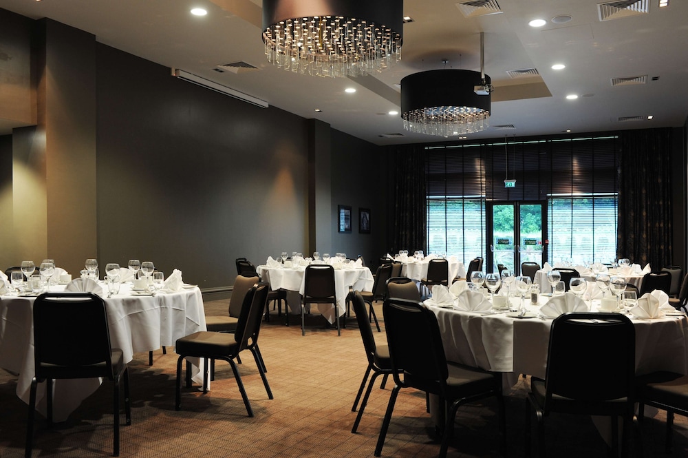 Village Hotel Leeds South 44/63