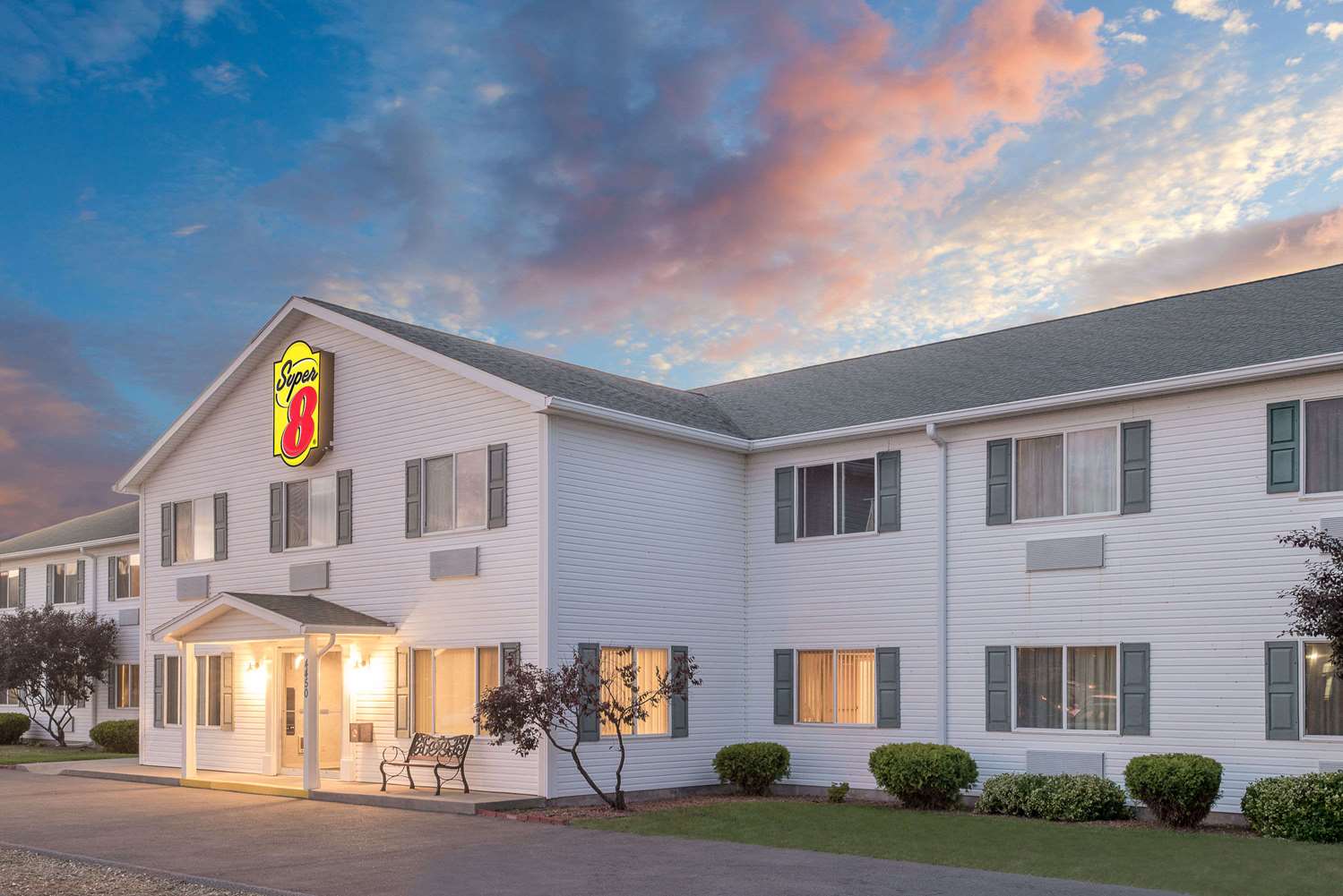 Super 8 By Wyndham Canandaigua 2/23
