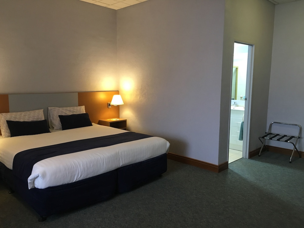 Desert Cave Hotel 13/50