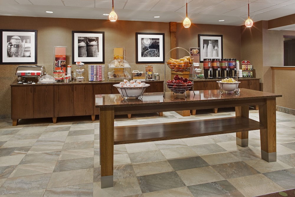 Hampton Inn Iowa City/Coralville 36/54
