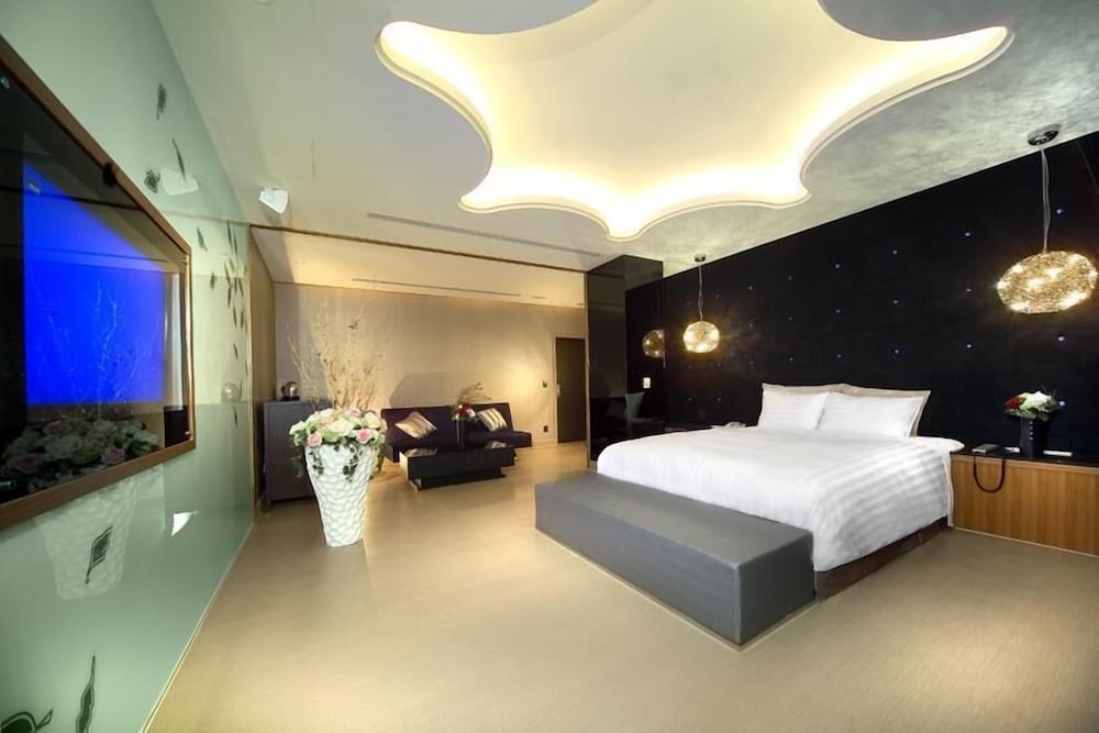 SUPERIOR, DOUBLE BED