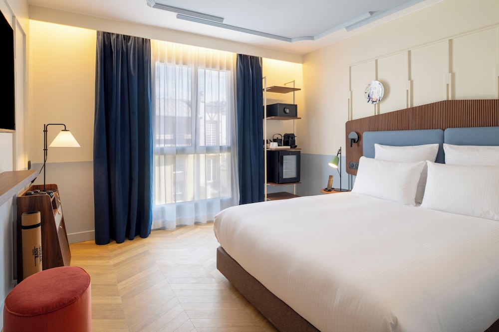 Ampere Hotel 31/80