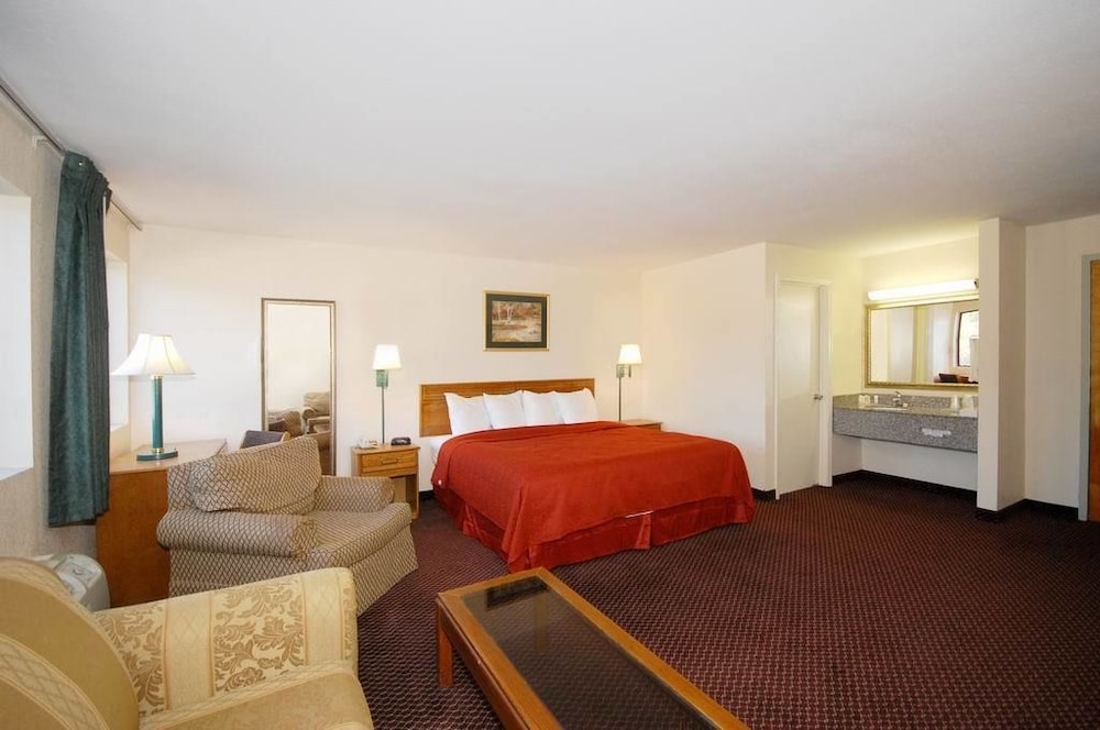 Quality Inn Pell City I-20 exit 158 30/37