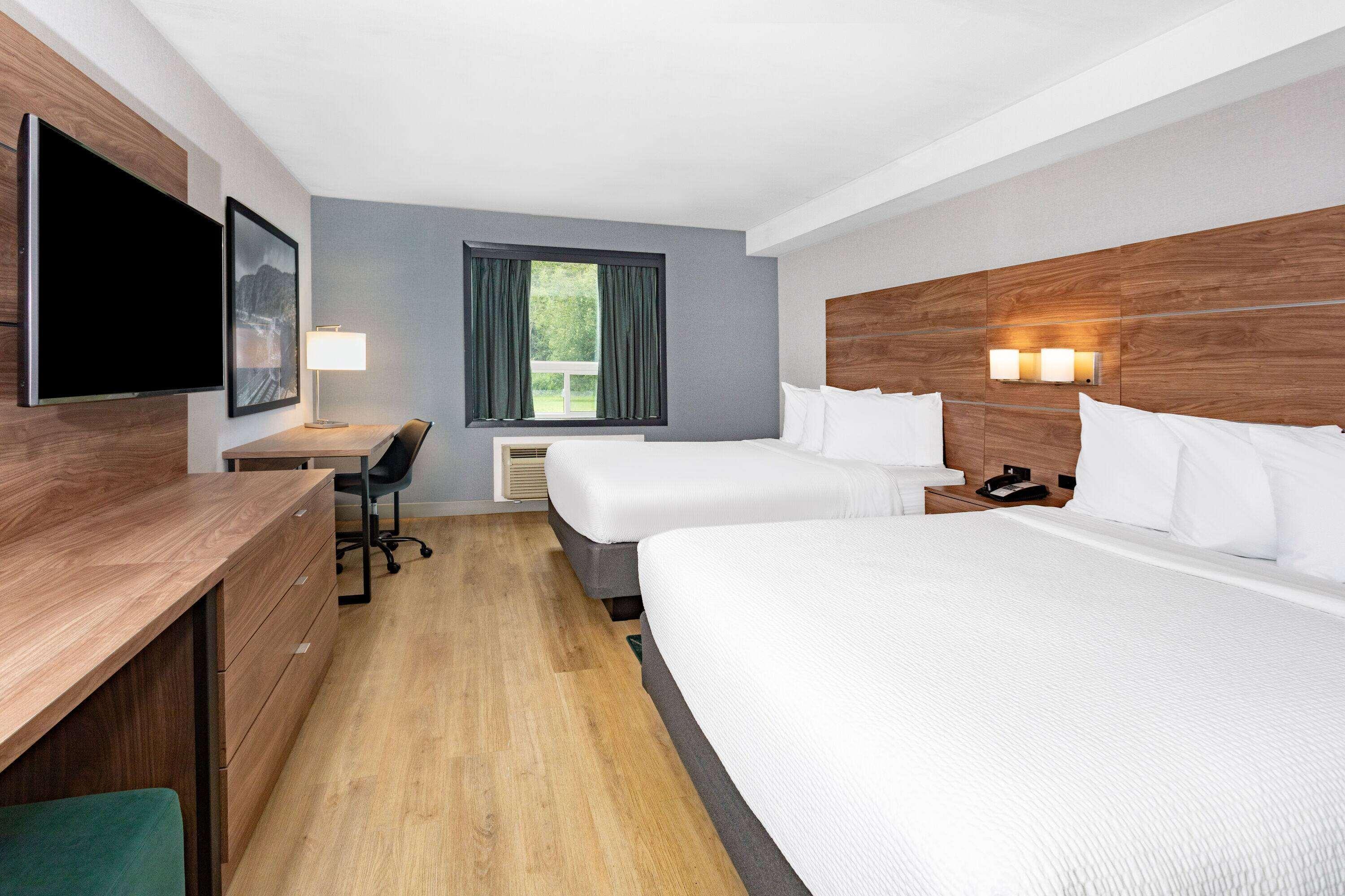 غرفة بسريرين كوين، Super 8 by Wyndham Cornwall ON 2/2