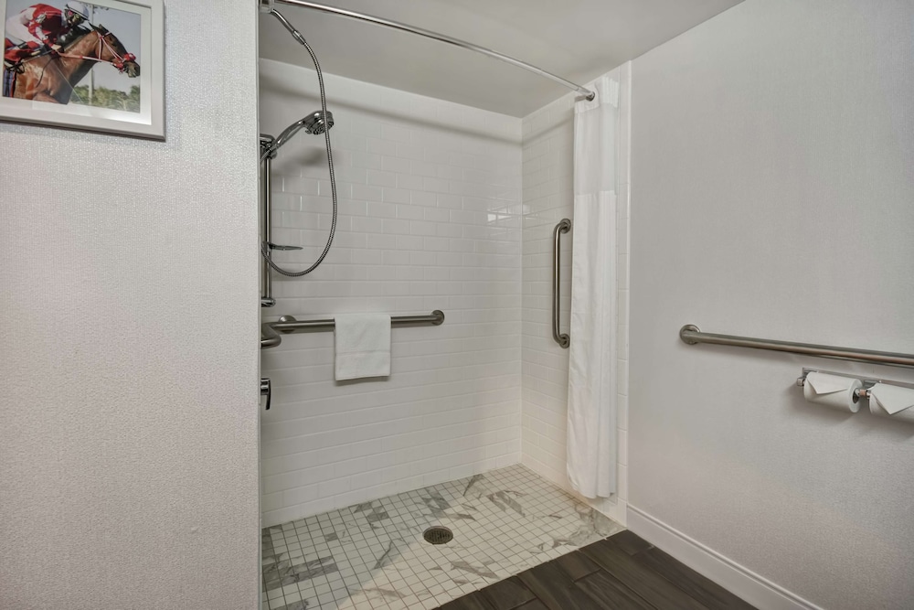 Hampton Inn I-75 Lexington Hamburg Area 10/35