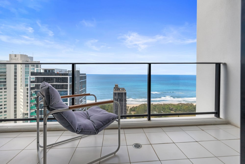 Ultra Broadbeach 33/72
