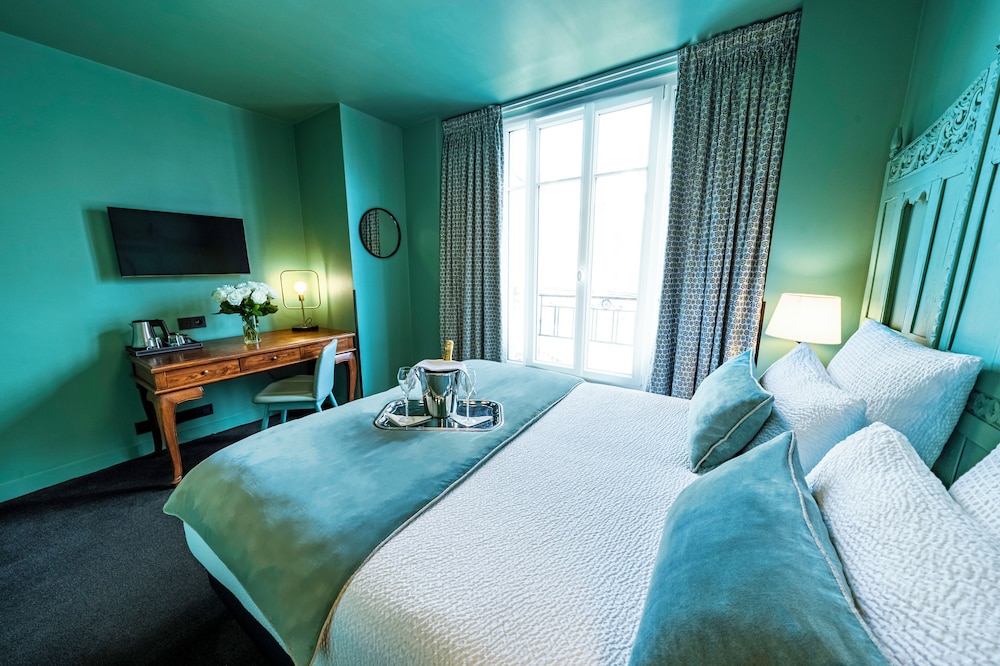 ROOM, EIFFEL VIEW