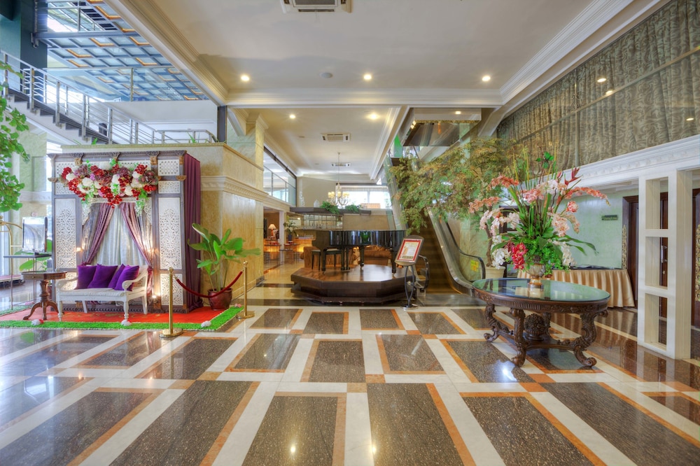 Amos Cozy Hotel 8/66