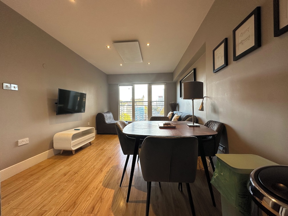 The Cardiff Apartment 13/21
