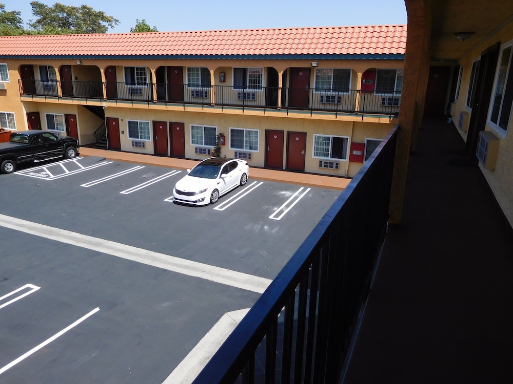 Diamond Inn 7/46