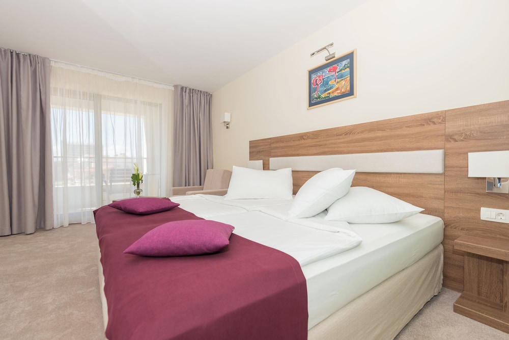 Standard, Queen Bed, Sea View
