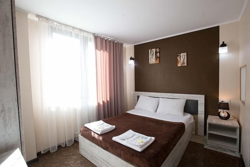 CITY, DOUBLE BED