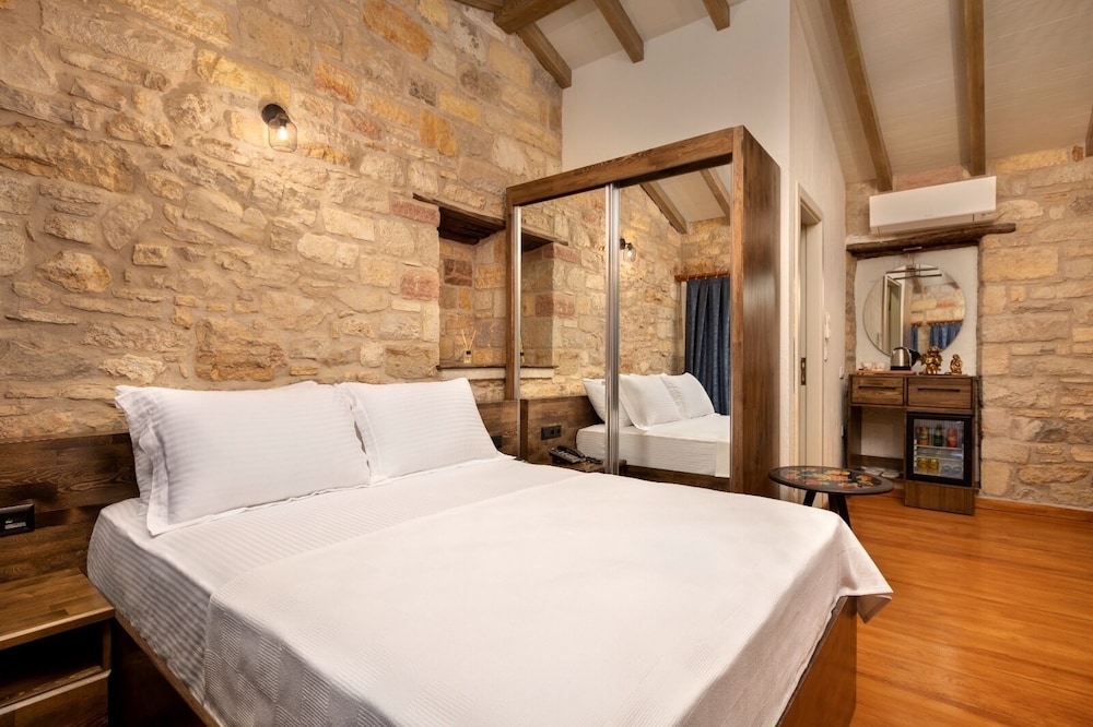 DELUXE, QUEEN BED, COURTYARD VIEW, COURTYARD AREA