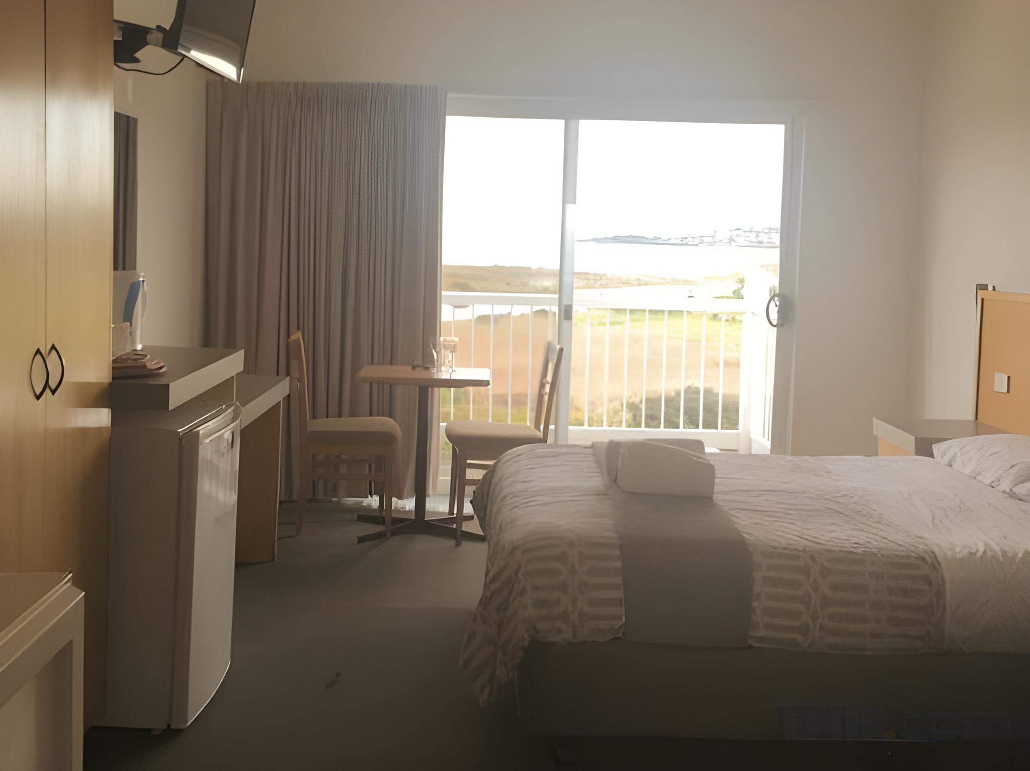 غرفة بسريرين منفصلين بإطلالة على البحر في الطابق الأرضي، A Great Ocean View Motel 2/2