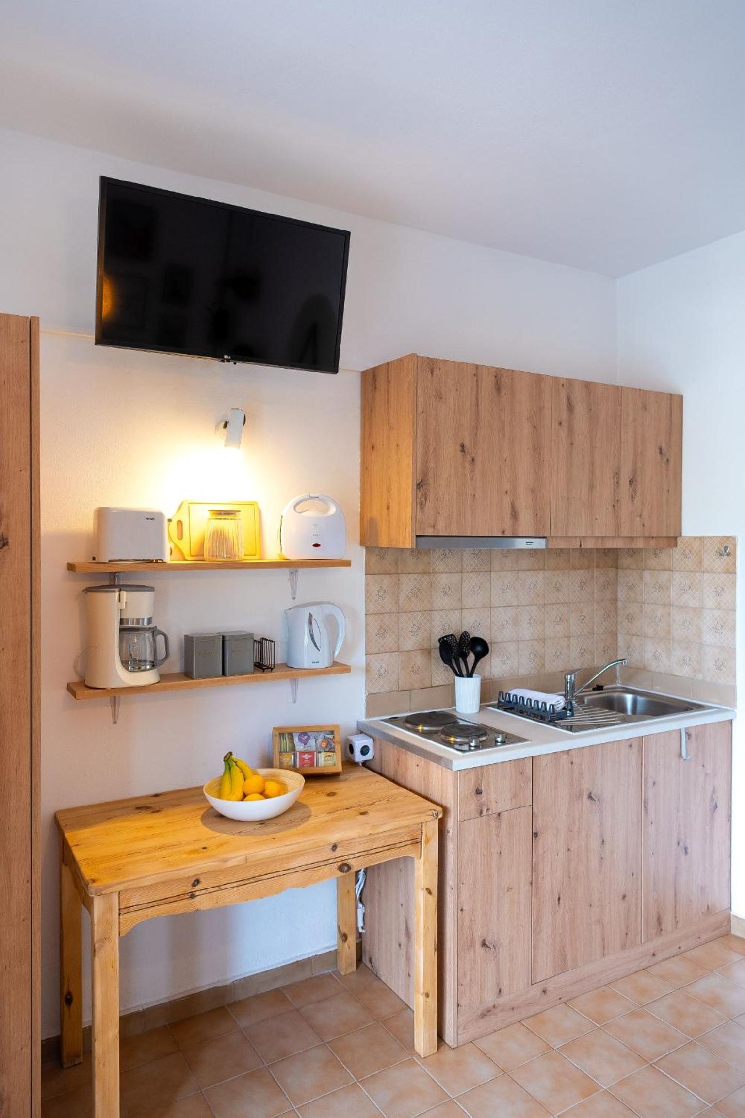 Tselios Apartments & Studios 4/27