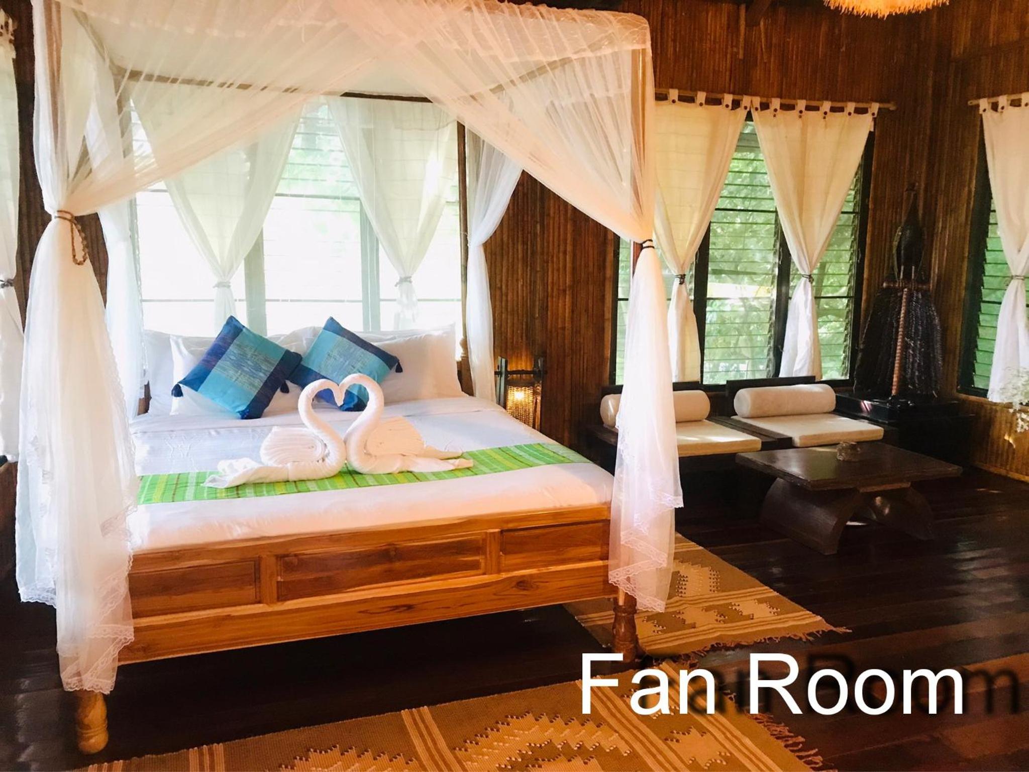 Grand, Deluxe, with Fan