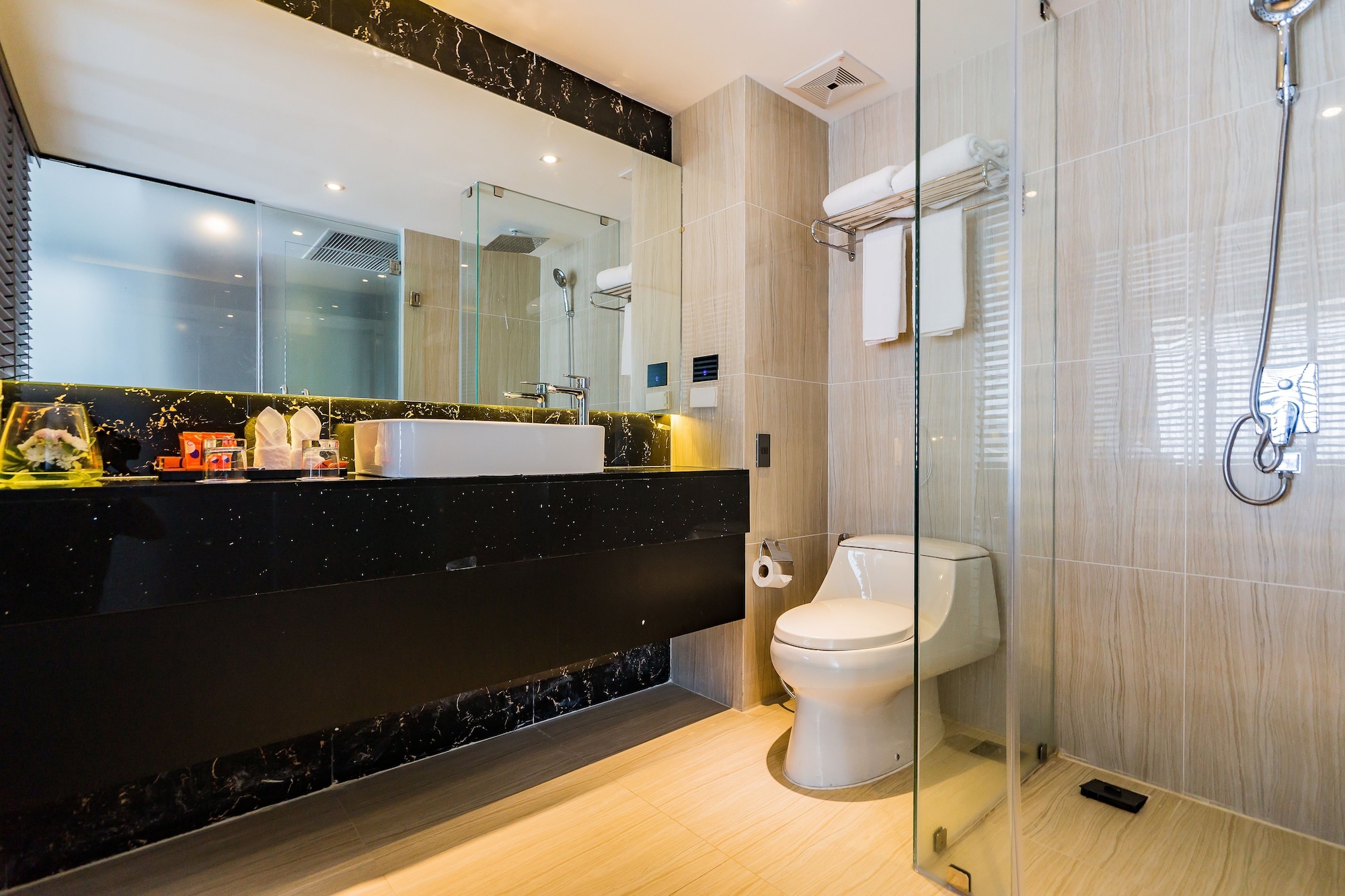 Room, King Bed, City View, No Balcony، Citrus Grande Hotel Pattaya By Compass Hospitality 7/7