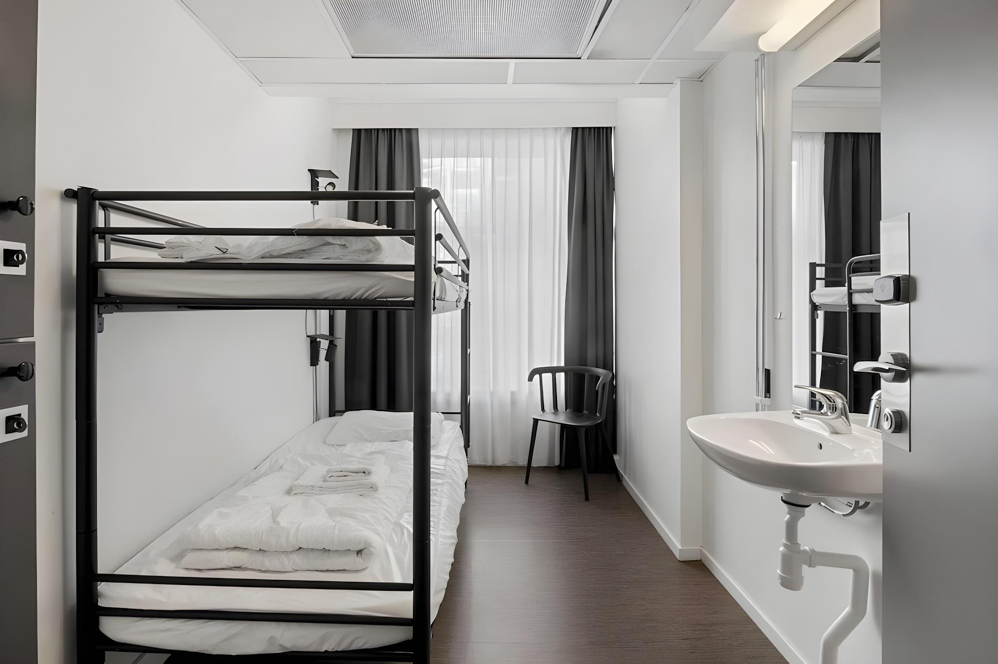 MIXED DORM, 2 PEOPLE, SHARED BATHROOM