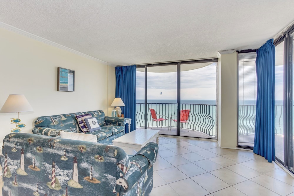 Palms Resort 70/79