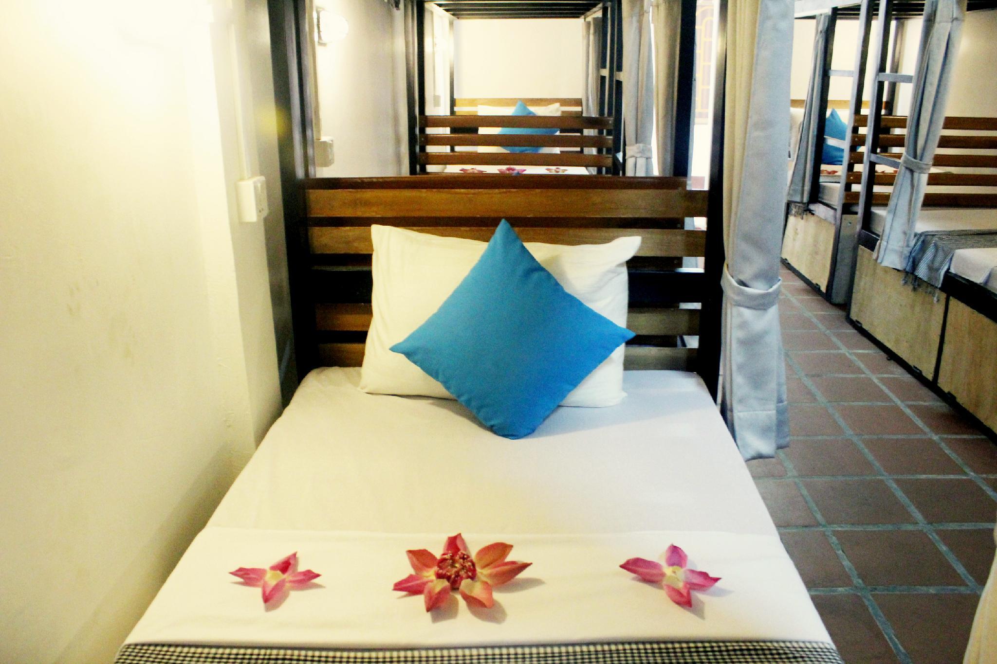 MIXED DORM, 12 BEDS