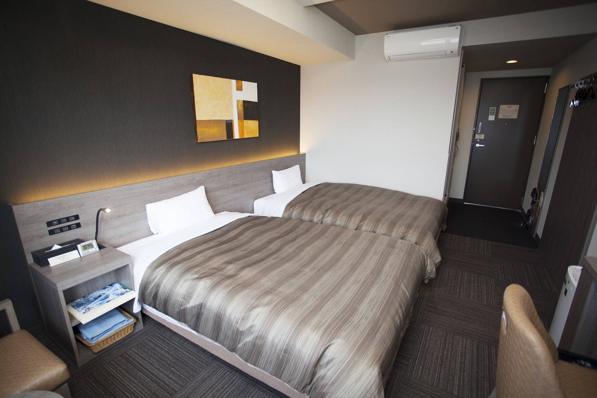ROOM, TWIN BEDS, MOUNTAIN VIEW, SMOKING