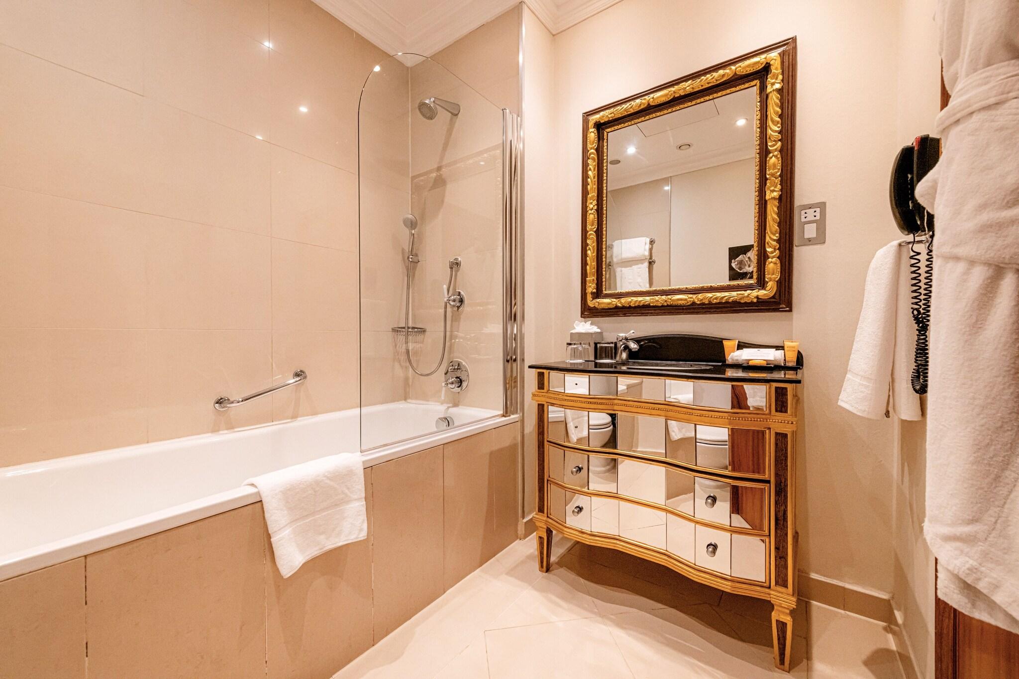 Space, Deluxe, Double Bed, Sofa, High Floor، Ashburn 10/10