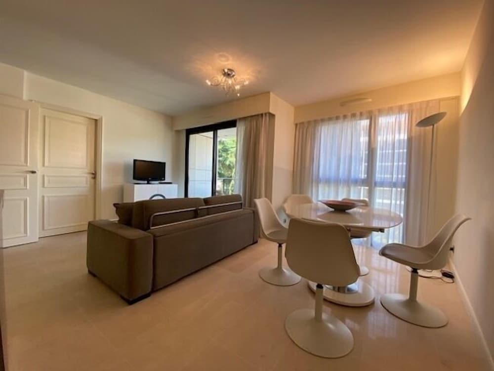 Carlton Riviera 28/50