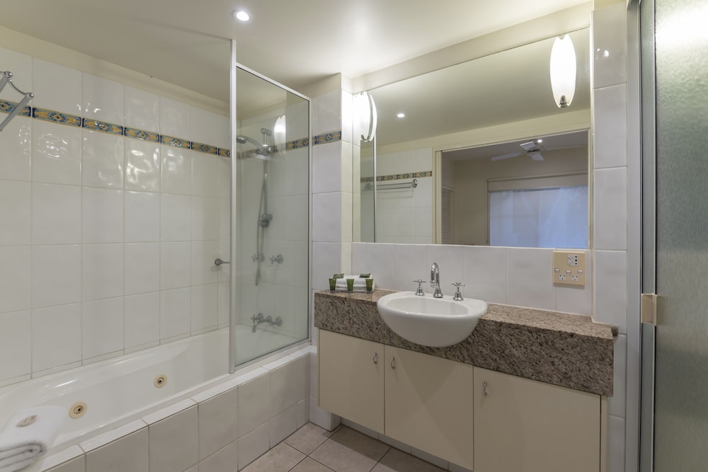 Latitude 16 Mowbray By the Sea 44/47