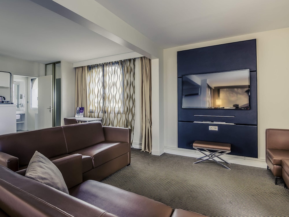 MERCURE CERGY PONTOISE CENTRE 44/70